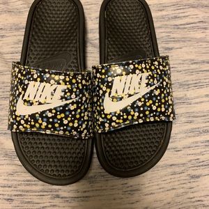 Nike benassi JDI flower print slides size 9